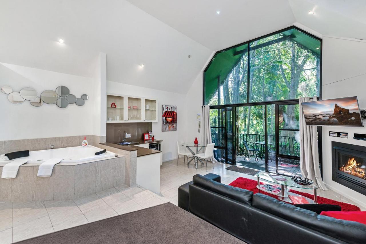 Chalet On Gallery Walk - King Bed, Spa, Fireplace, Wifi & Netflix, Linger A While Mount Tamborine Buitenkant foto