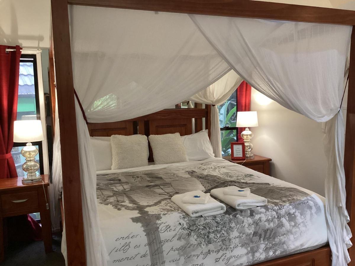 Chalet On Gallery Walk - King Bed, Spa, Fireplace, Wifi & Netflix, Linger A While Mount Tamborine Buitenkant foto