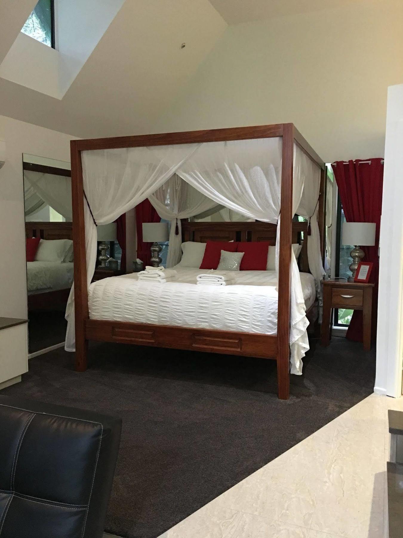 Chalet On Gallery Walk - King Bed, Spa, Fireplace, Wifi & Netflix, Linger A While Mount Tamborine Buitenkant foto
