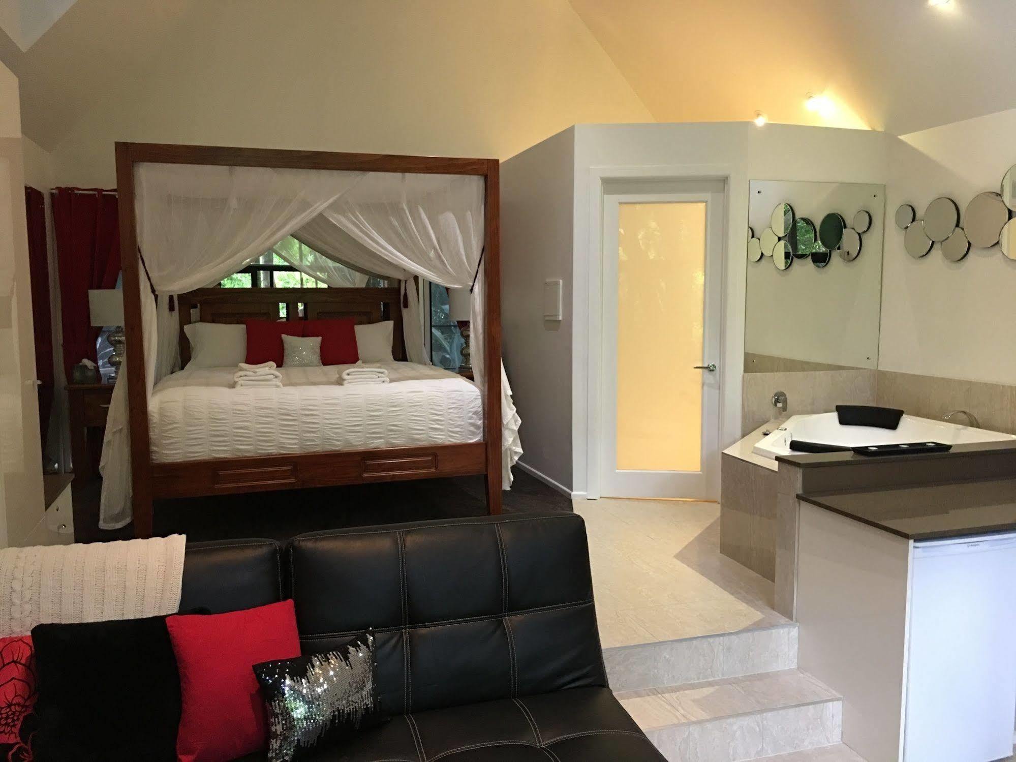 Chalet On Gallery Walk - King Bed, Spa, Fireplace, Wifi & Netflix, Linger A While Mount Tamborine Buitenkant foto
